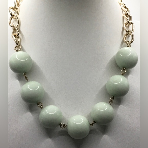 SIMPLE ADDITION MINT PALE GREEN EXTRA LARGE BEAD GOLDTONE CHAIN LINK NECKLACE - Picture 1 of 3